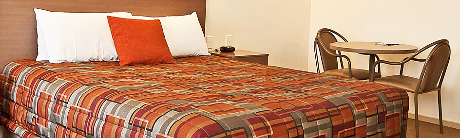 Comfortable Queen size bed at Heritage Motor Inn